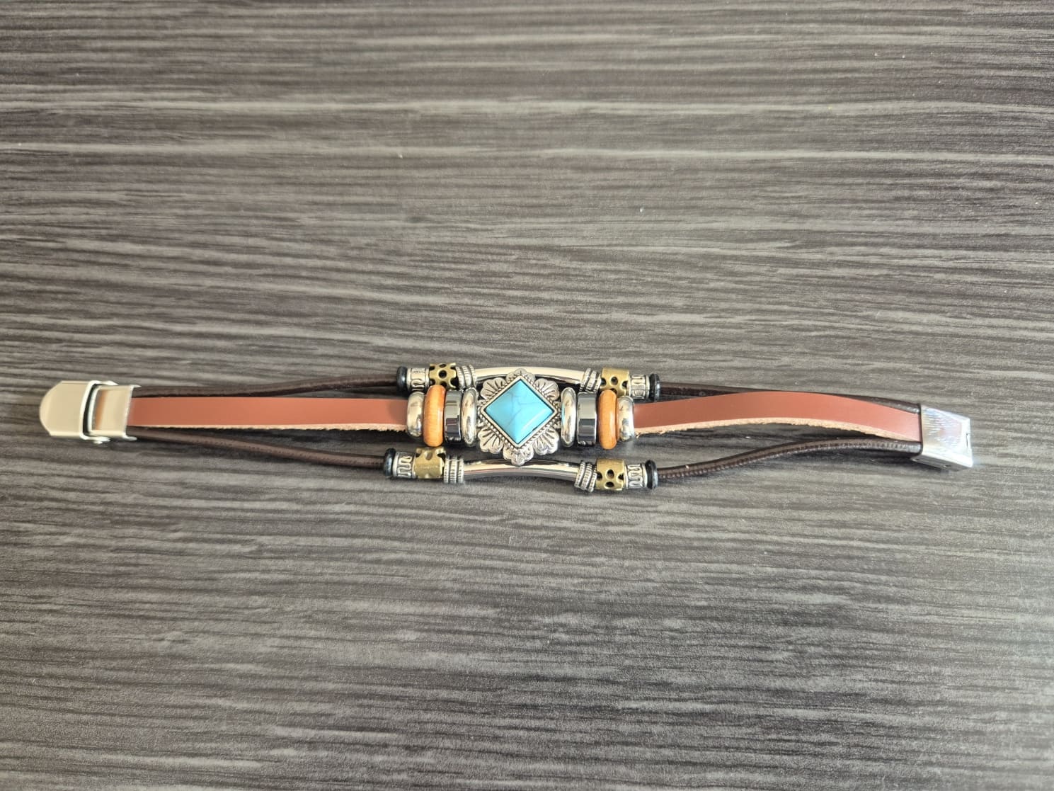 Pulsera tierra