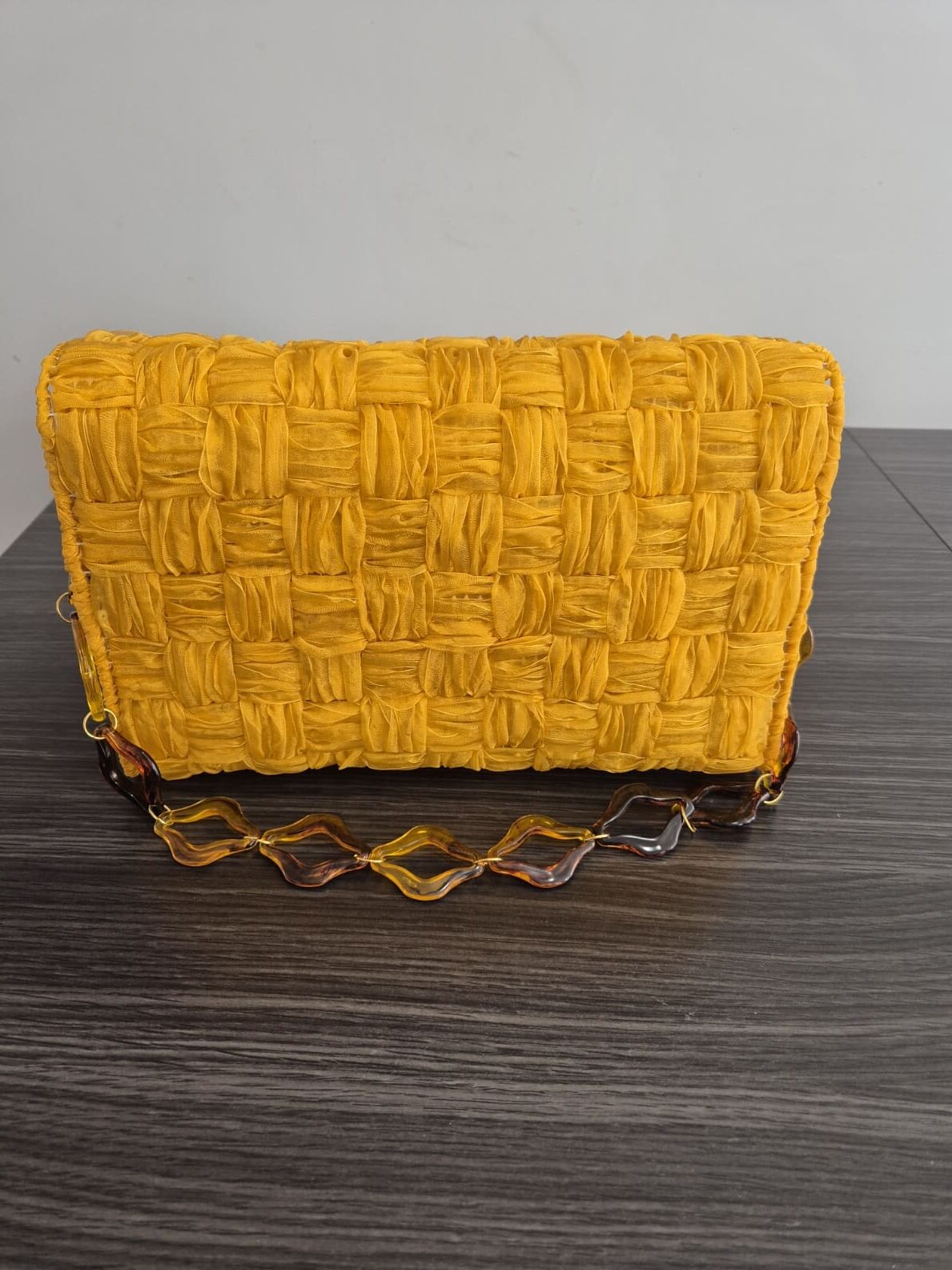 bolso flor amarillo trasero