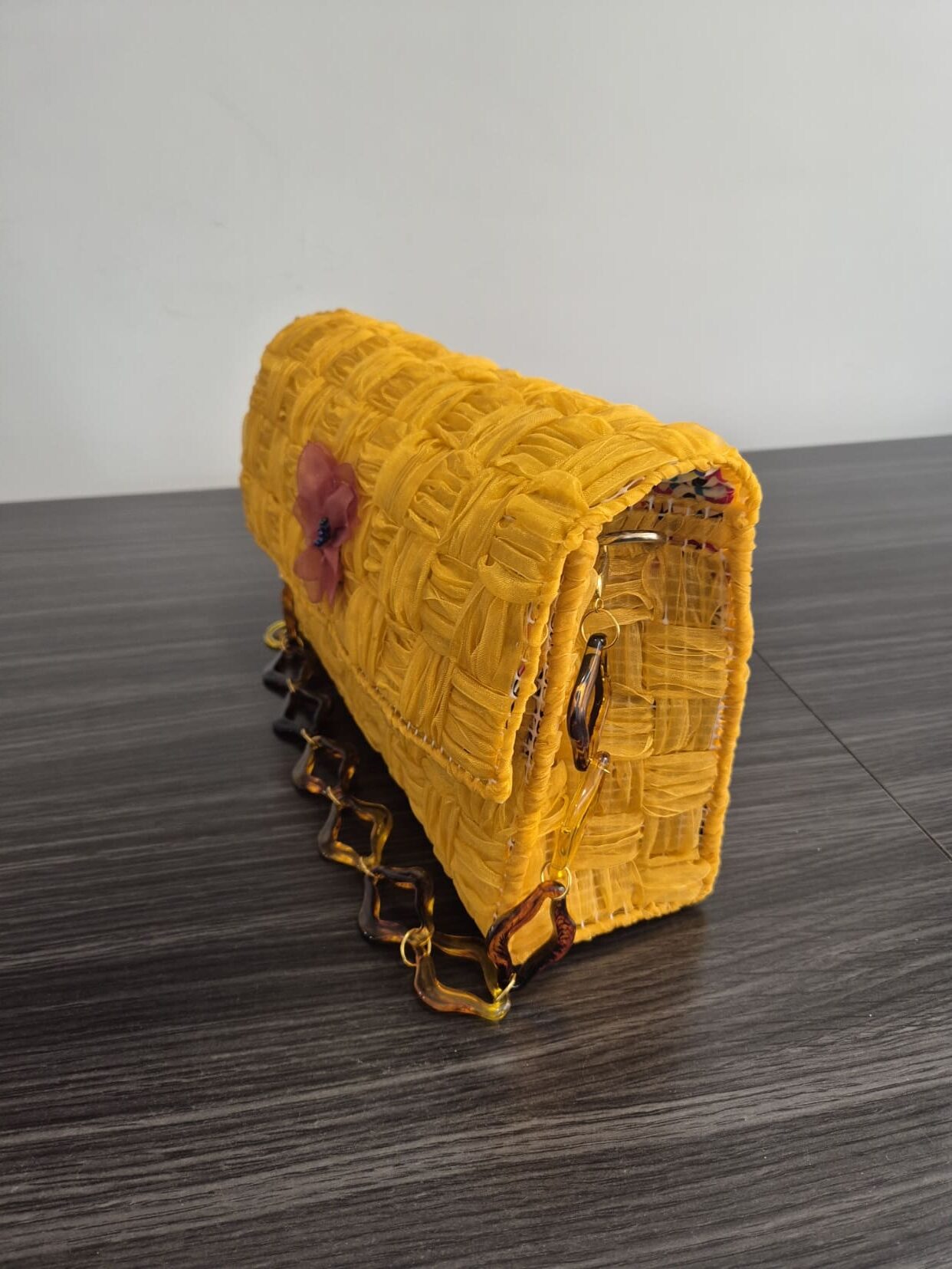 bolso flor amarillo lateral
